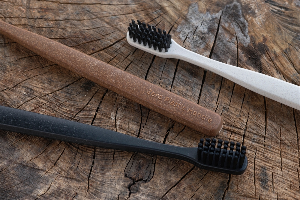 Zero Plastic Handle - Toothbrush made from thinned wood